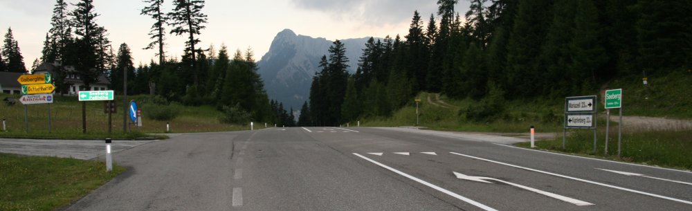 Berge und Pässe der Alpen